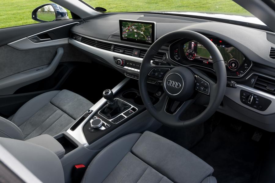 Интерьер Audi A4 Avant 2.0 TDI (B9) 2016 года  (UK) (фото 7 из 8)